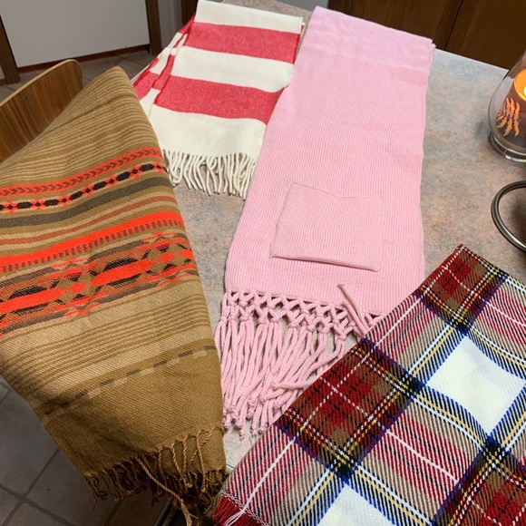 Accessories - Scarf lot